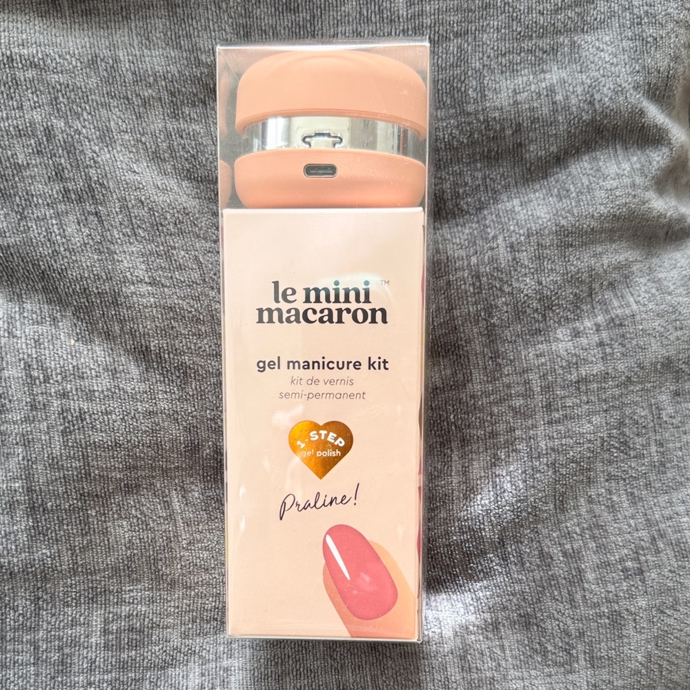 Le Mini Macaron Gel Manicure Kit in Praline